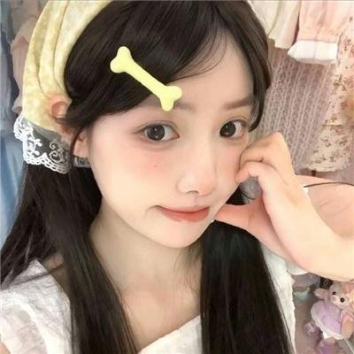 色肉毒蝎女